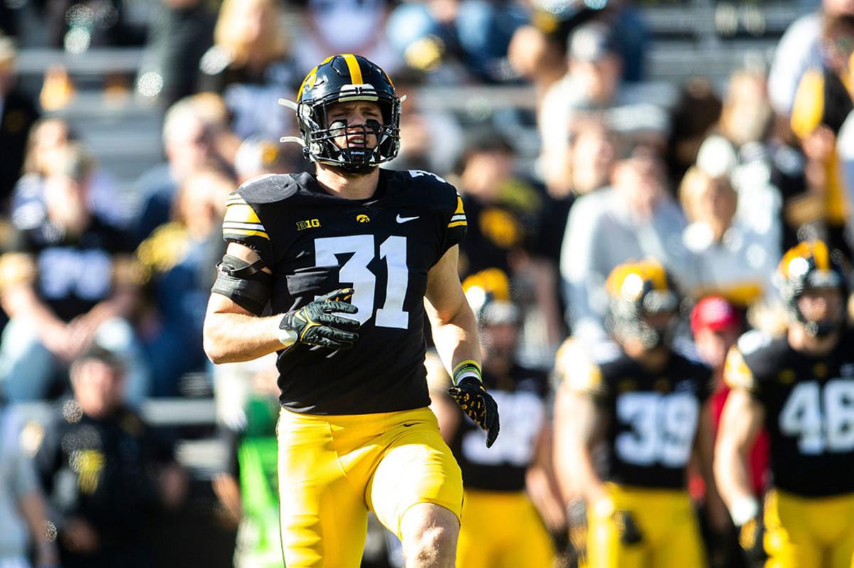 Iowa linebacker Jack Campbell 
